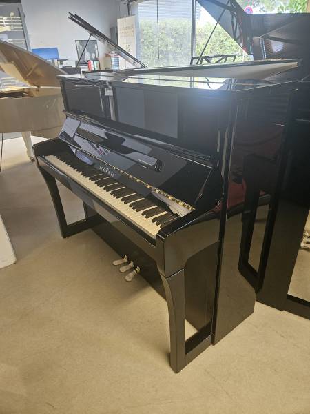 Piano droit Schimmel modèle Konzert K122 Elegance dans le sud de la France