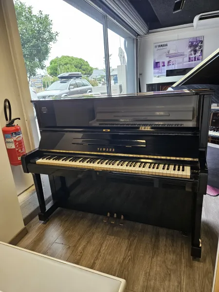 Piano droit d'occasion Yamaha U1 à Montpellier