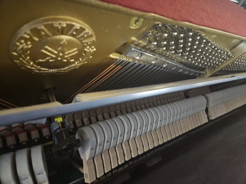 Mécanique du piano droit Yamaha modèle B2