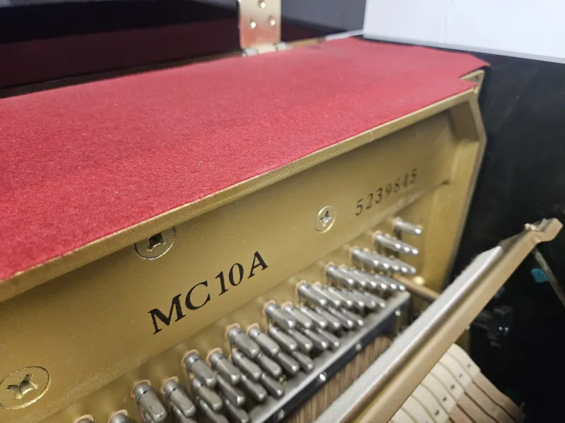 Numéro de série du piano droit d'occasion Yamaha modèle MC10A