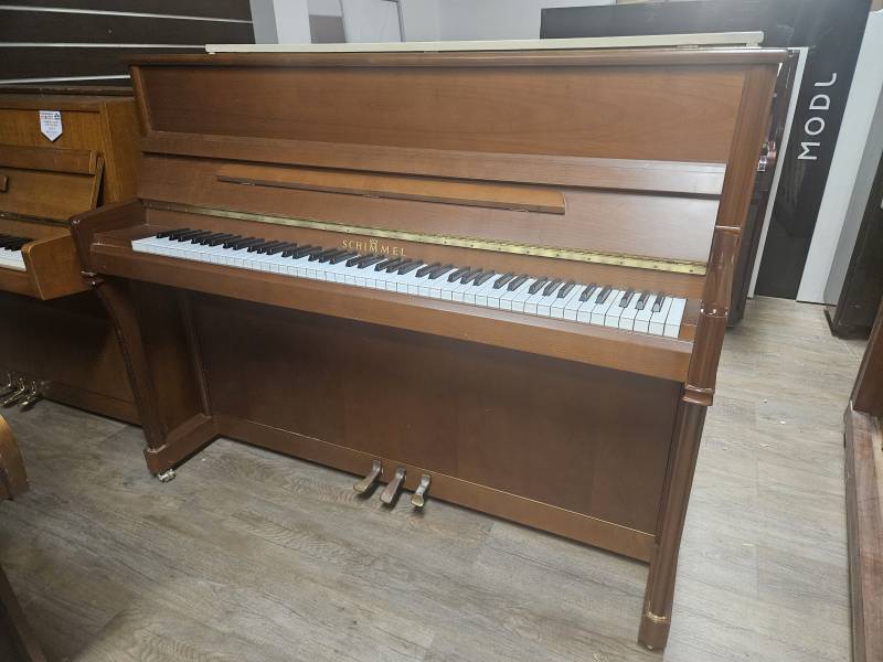 Piano droit d'interprétation fabriqué en Allemagne disponible à Montpellier