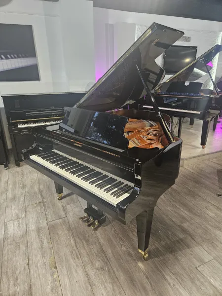 Piano à queue d'occasion Schimmel modèle 182 noir brillant