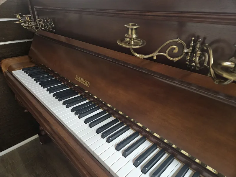 Chandeliers du piano droit d'occasion Rameau Antibes