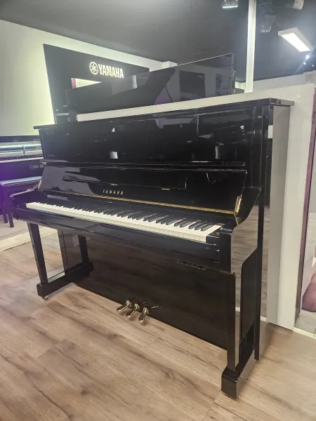 Piano droit d'expression Yamaha YS10B équivalent au modèle U1