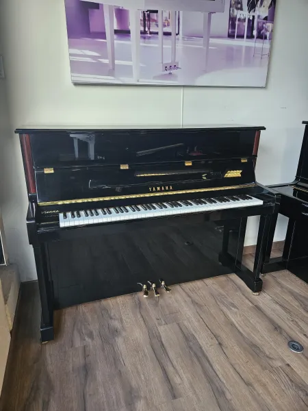 Piano droit d'expression Yamaha modèle Vienna V 118 N