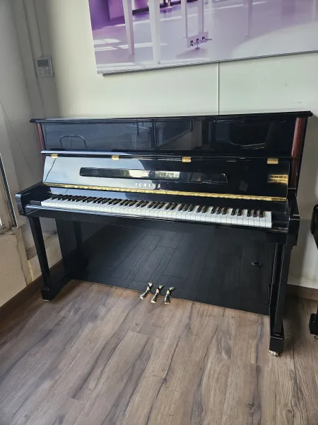Piano droit d'interprétation Yamaha modèle V118 N d'occasion à Monytpellier