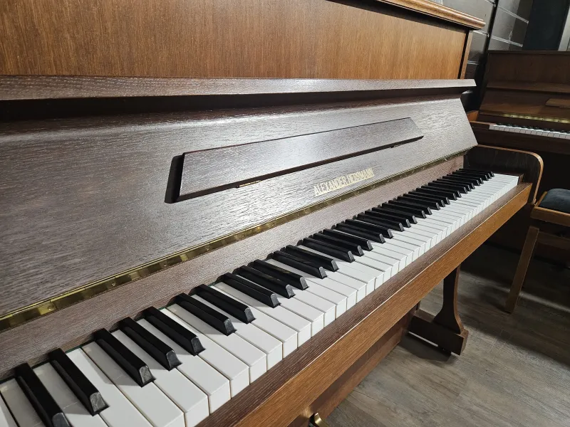 Piano droit Alexander Herrmann modèle 114 noyer mat d'occasion