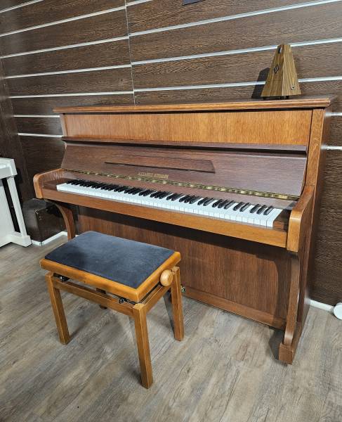 Piano droit Alexander Herrmann modèle 114 noyer mat d'occasion à Montpellier