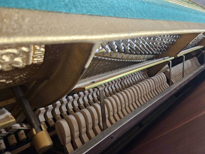 Mécanique du piano droit Alexander Herrmann modèle 114 noyer mat d'occasion