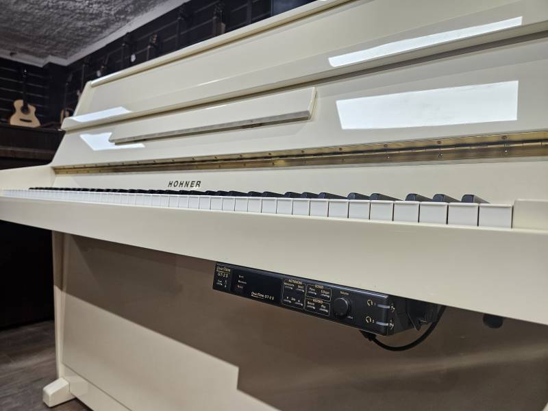 Système silencieux du piano droit d'étude Hohner modèle 110 d'occasion