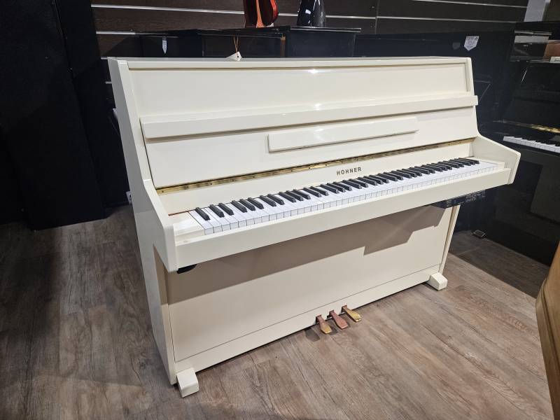 Piano droit Hohner d'occasion modèle 110 Blanc brillant équipé d'un système silencieux à Montpellier