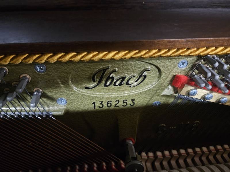 Numéro de série Piano droit d'occasion Ibach modèle C116 noyer