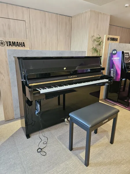 Piano droit Yamaha modèle B10 neuf - La nouveauté 2026 !