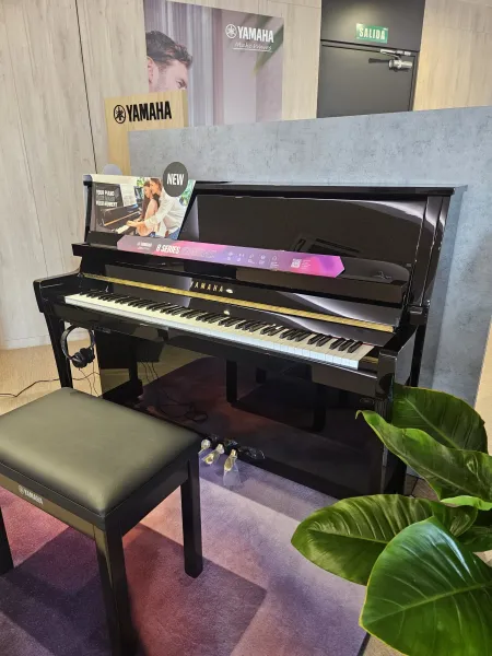 Piano droit Yamaha modèle B20 neuf à Montpellier