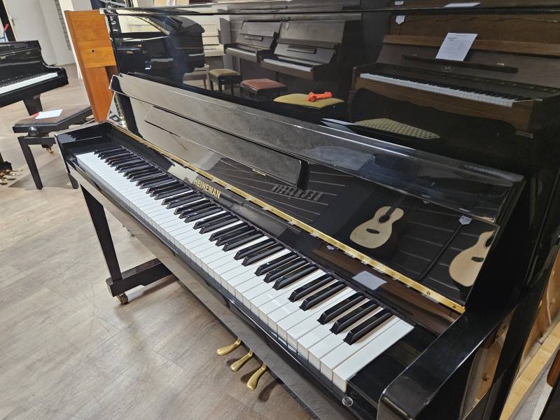 Piano droit Heinemann modèle 118 d'occasion avec facilité de paiement