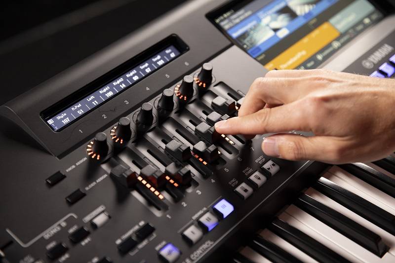 Clavier numérique arrangeur Yamaha modèle Genos 2