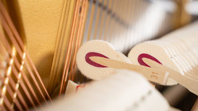 Marteaux d'un piano acoustique droit