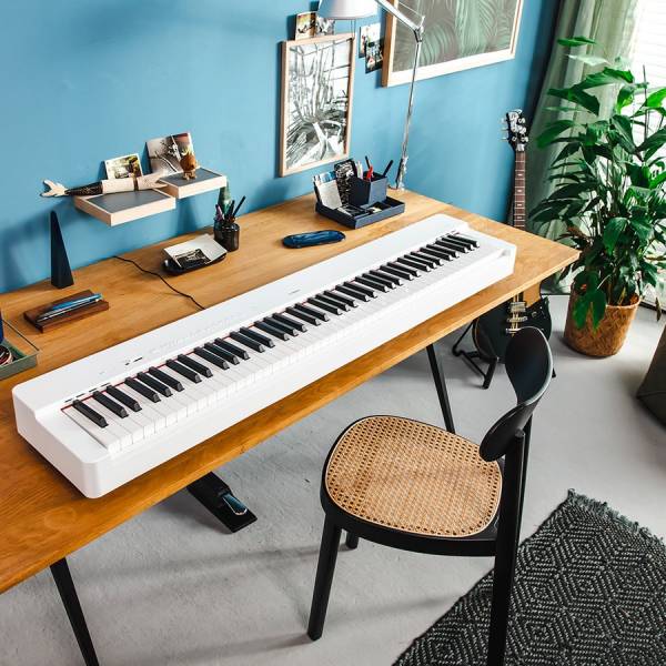 Piano numérique portable Yamaha modèle P225 blanc mat