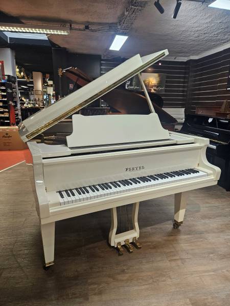 Piano à queue Pleyel modèle Vendôme 174 d'occasion blanc brillant