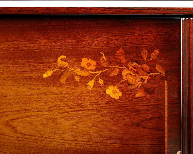 Marqueterie du piano droit haut de gamme Schimmel C121 Royal intarsie flora