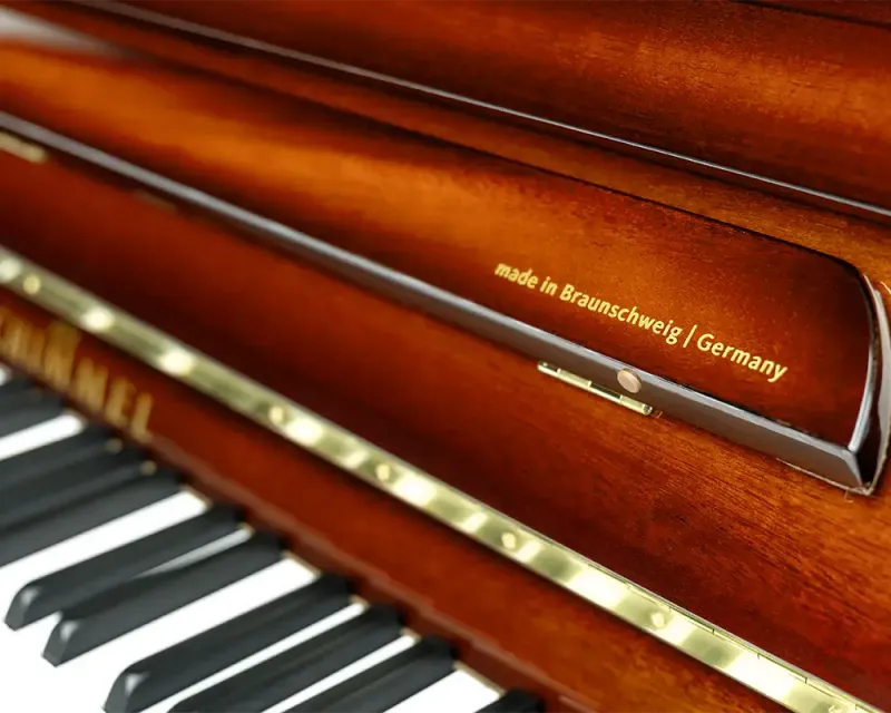 Piano droit d'interprétation Schimmel modèle C121 Royal intarsie flora à Montpellier