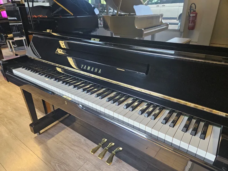 Clavier du piano droit Yamaha d'occasion modèle U1