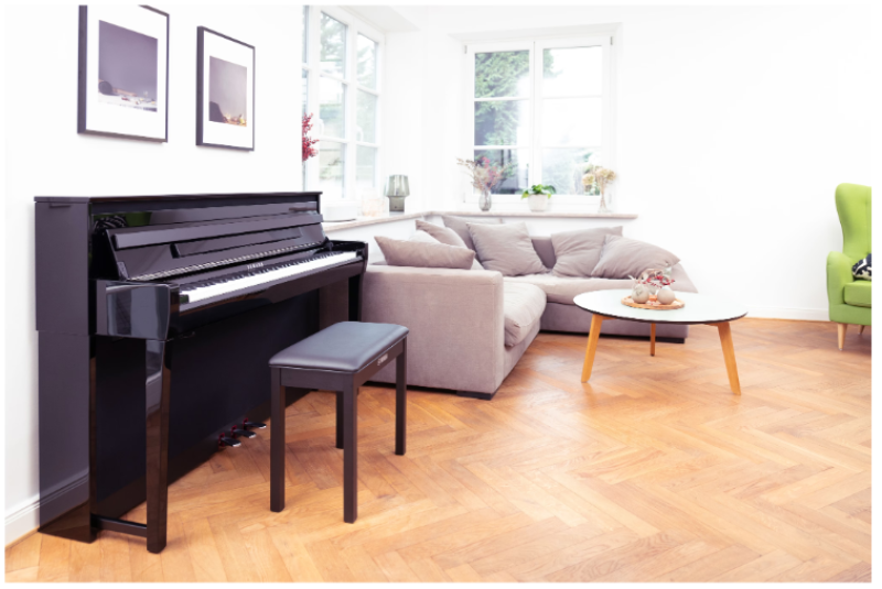 Piano numérique haut de gamme Yamaha modèle CLP 785 dans un intérieur