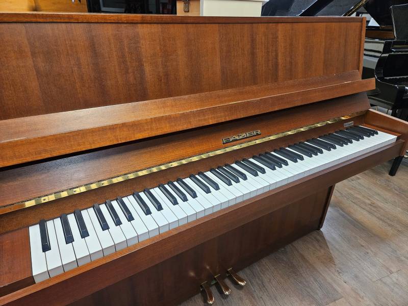Piano droit d'étude Fazer 109 noyer mat d'occasion