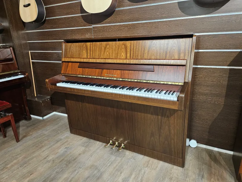 Piano droit Seiler modèle 118 d'occasion avec possibilité de financement