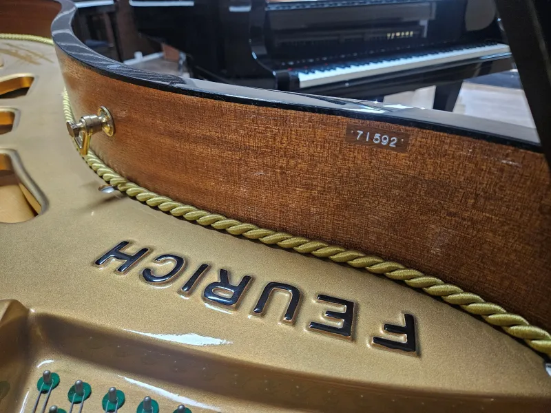 Numéro de série du piano à queue Feurich modèle 190 d’occasion noir laqué