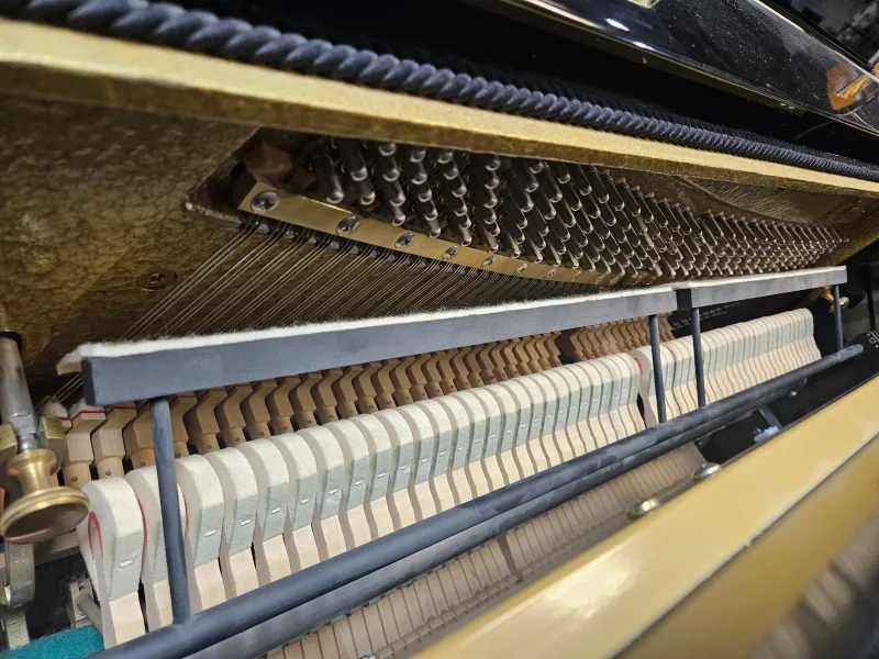 Mécanique du piano droit d'occasion Rameau modèle Royal 122 noir brillant