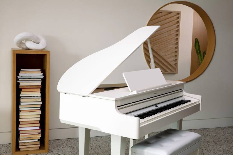 Piano numérique à queue Roland modèle GP-6 en finition blanc brillant