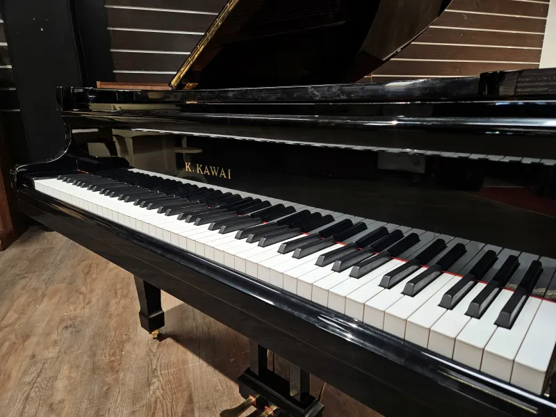 Piano à queue Kawai modèle GS-30 d'occasion noir laqué avec facilité de paiement