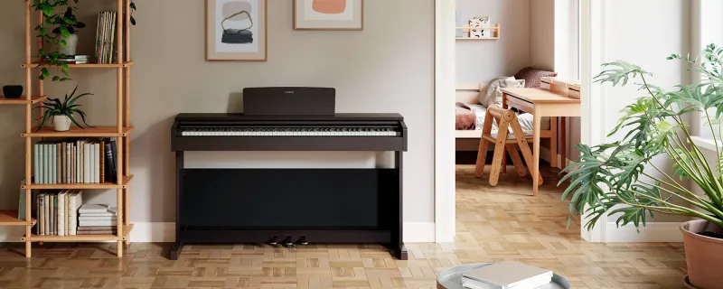 Piano numérique meublé Yamaha Arius modèle YDP 145