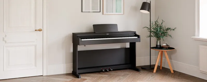 Piano numérique meublé Yamaha Arius modèle YDP 165 à Montpellier
