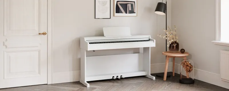 Piano numérique meublé Yamaha Arius modèle YDP 165 blanc mat à Montpellier