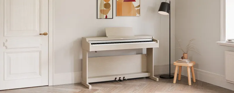 Piano numérique meublé Yamaha Arius modèle YDP 165 frêne clair