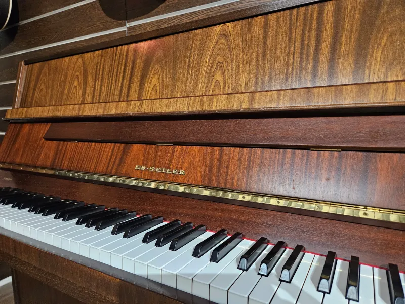 Piano droit Seiler modèle 118 d'occasion à Montpellier