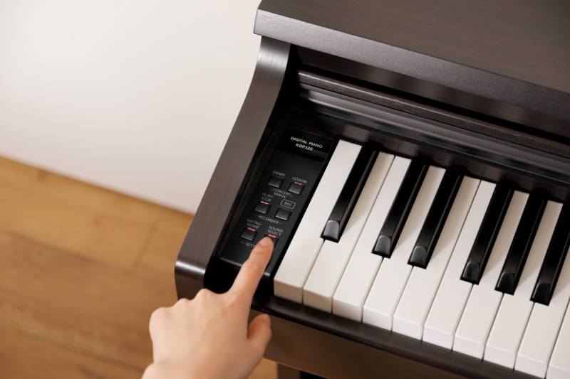 Boitier de commandes du piano numérique Kawai modèle KDP 120