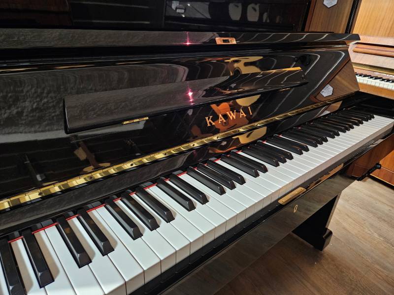 Piano droit Kawai modèle KS3F d'occasion équipé silencieux