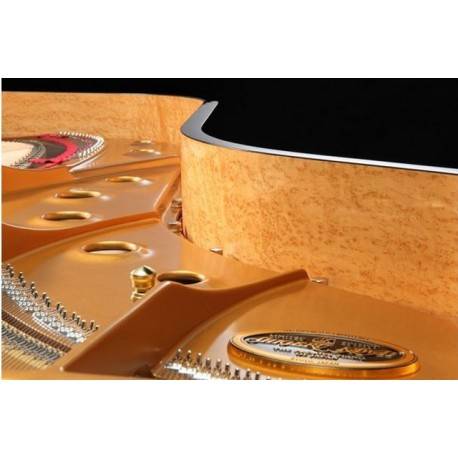 Finition des pianos à queue de prestige Shigeru Kawai
