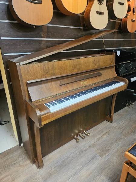 Achat d'un piano droit Rameau d’occasion modèle chenonceau noyer avec livraison jusqu'à Marseille depuis Montpellier