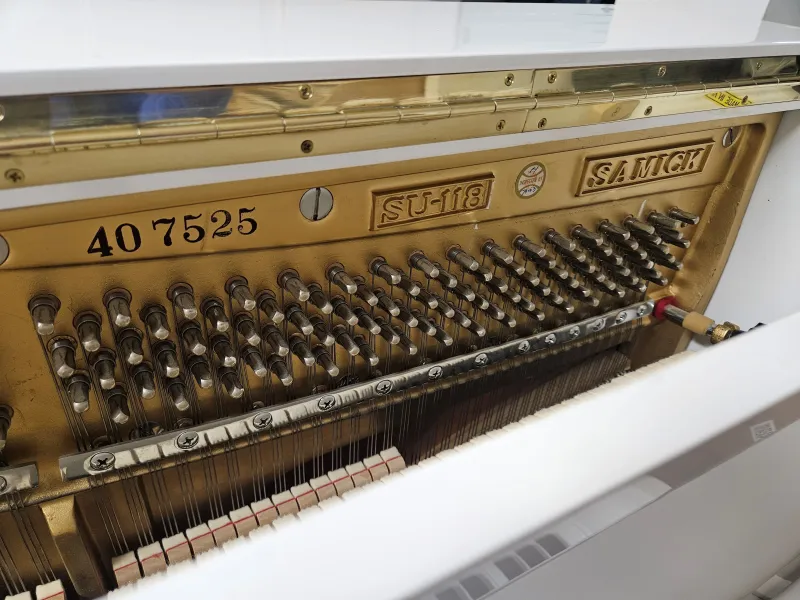 Numéro de série du piano droit Samick SU118 d'occasion