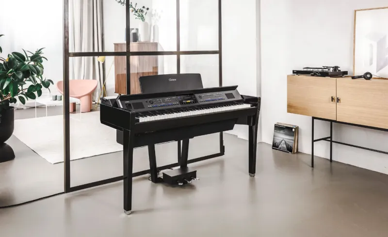 Piano numérique meublé Yamaha Clavinova CVP 909 en finition noir brillant à Montpellier