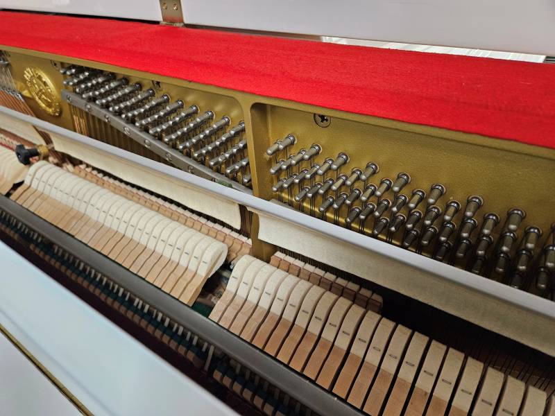 Mécanique du piano droit Yamaha modèle M1JR blanc laqué d'occasion